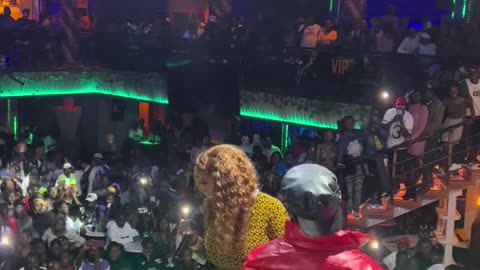 Queen vee bosset