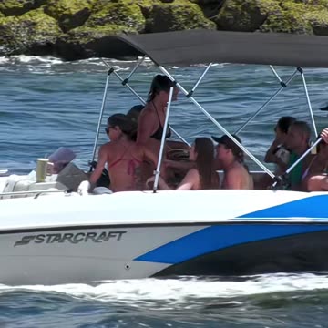 What would you do (via:@wavyboats) #boating #lakelife #funny #fails #water #fyp #foryoupage