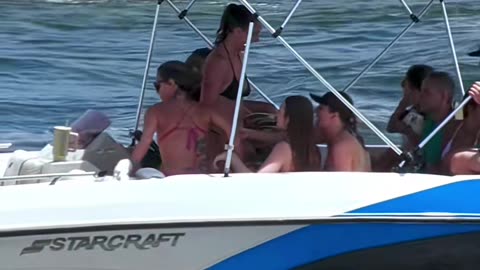 What would you do (via:@wavyboats) #boating #lakelife #funny #fails #water #fyp #foryoupage