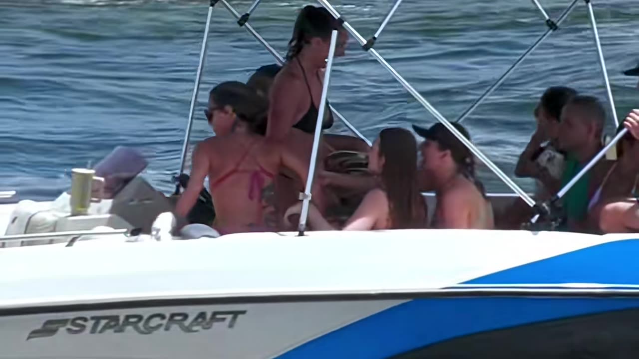 What would you do (via:@wavyboats) #boating #lakelife #funny #fails #water #fyp #foryoupage