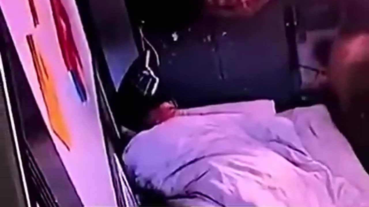 🇨🇳 Bear: “Wakey wakey Mr Lee”