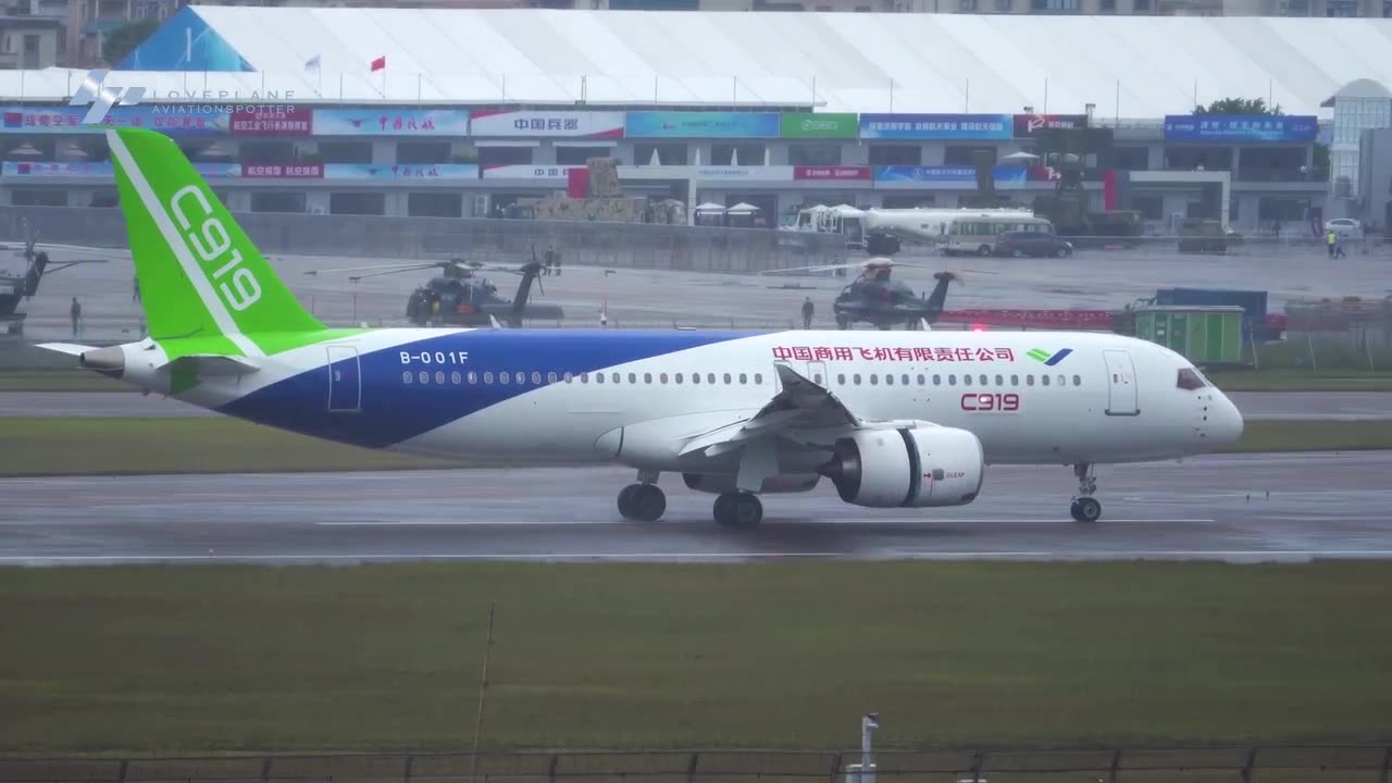 The video shows the landing of the Chinese advanced airliner Comac C919
