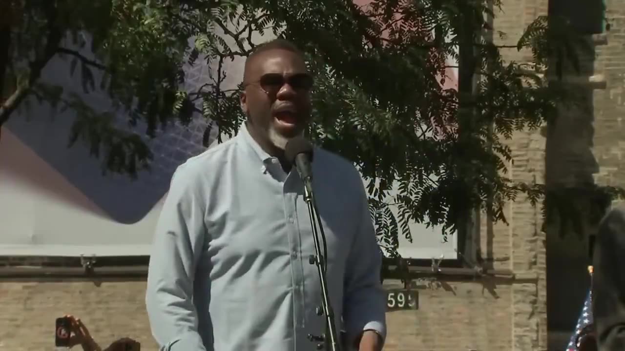 Chicago mayor calls on people to defend city against President Trump