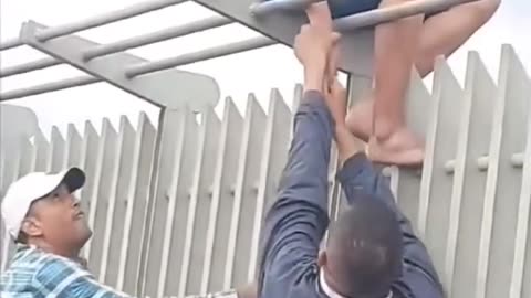 Un abrazo que salvó una vida: el poder de escuchar y estar presente