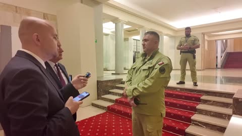 Standardy TUSKA! Posłowie nie wpuszczani na kontrolę do Kancelarii Premiera!
