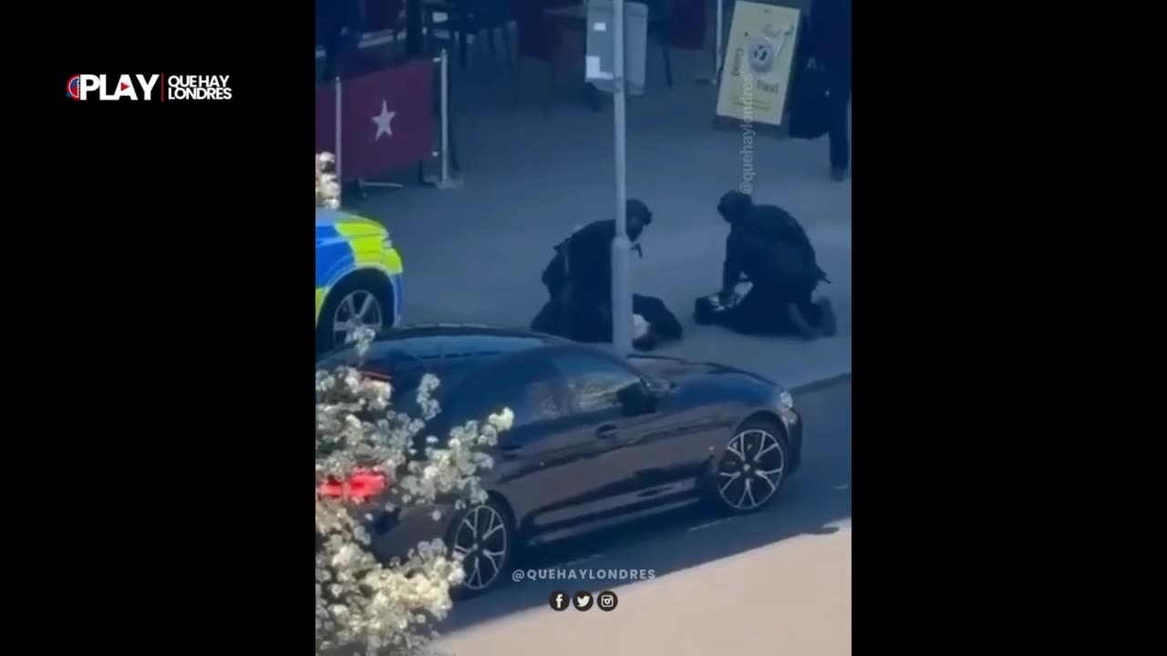 Hombre fue abatido por la policía en una estación de tren, al oeste de Londres.