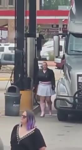 Oh my... Big Rig TRANNY Truck Driver Spotted