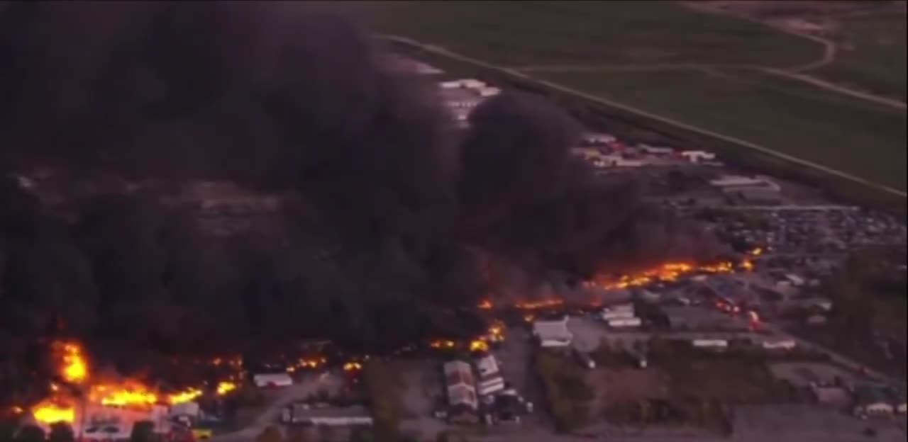 🚨 Authorities have issued a 5-mile shelter-in-place order after a UPS cargo plane crashed