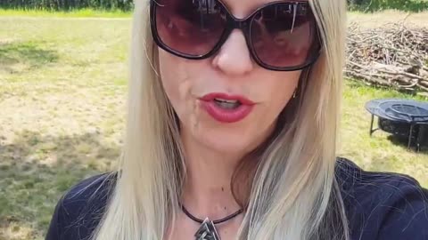 HOT CHICK SAYS ISRAEL IS GOING DOWN