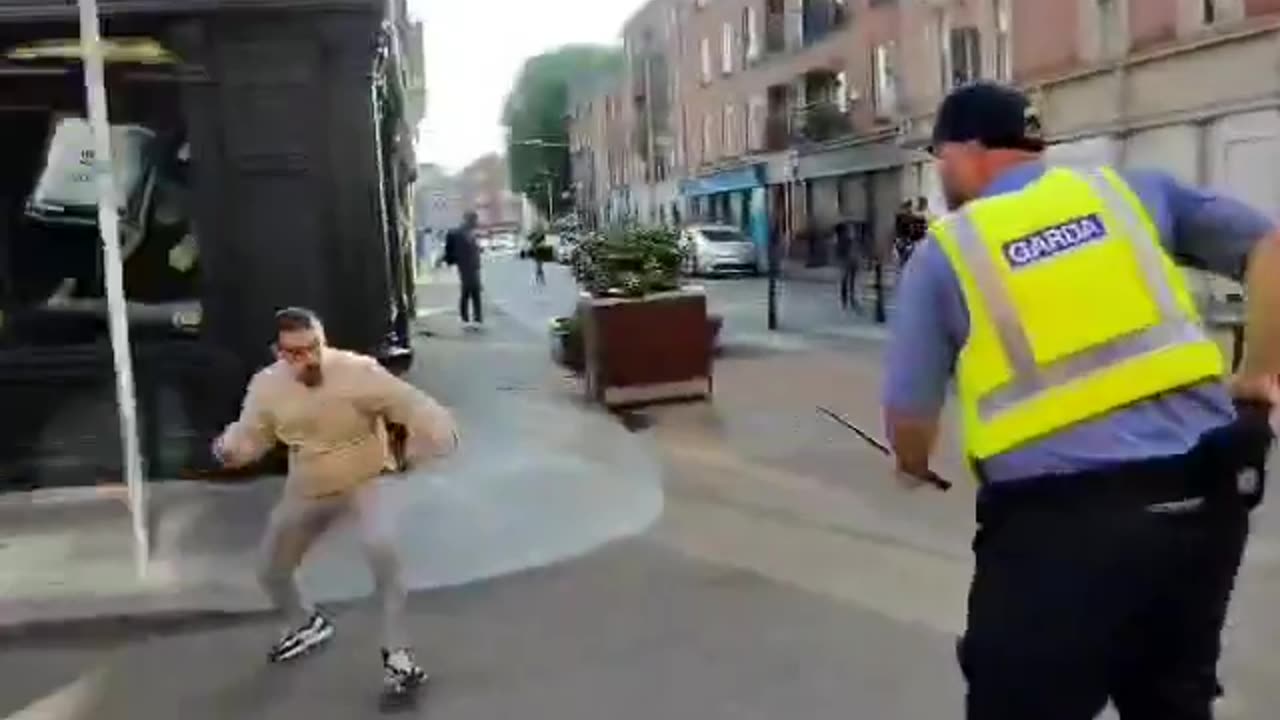 Foreigner starts stabbing pigs