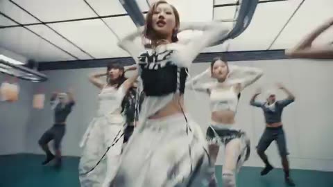 Shocking: KISS OF LIFE (키스오브라이프) 'Lips Hips Kiss' Official Music Video