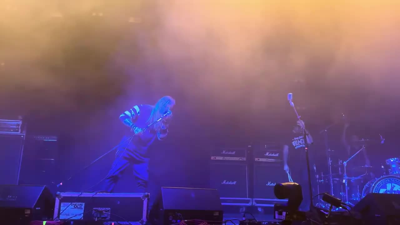 Drowning Pool - Bodies