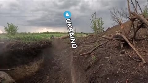 L'assalto alle trincee filmato dalle Forze Armate russe.