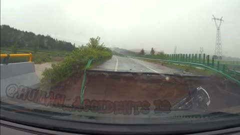Where is the road？