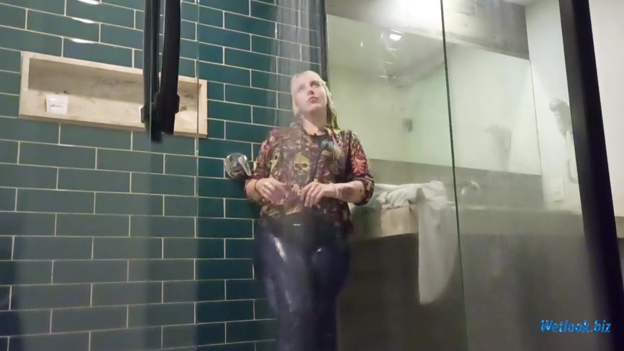 Wetlook girl