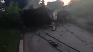 🔥 Russian soldiers inspect the aftermath of a strike on a Russian convoy with infantry