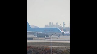 Korean Air Boeing 747 departure