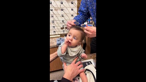 His reactions is too cute 🥰