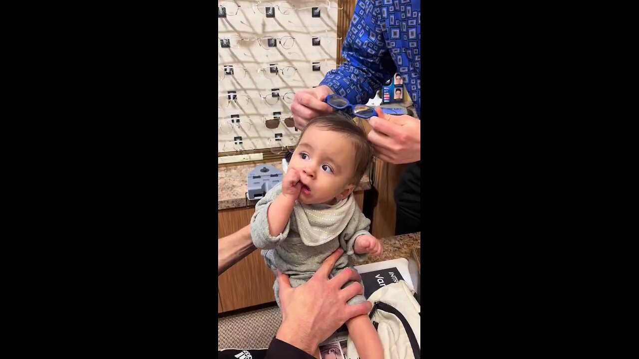 His reactions is too cute 🥰