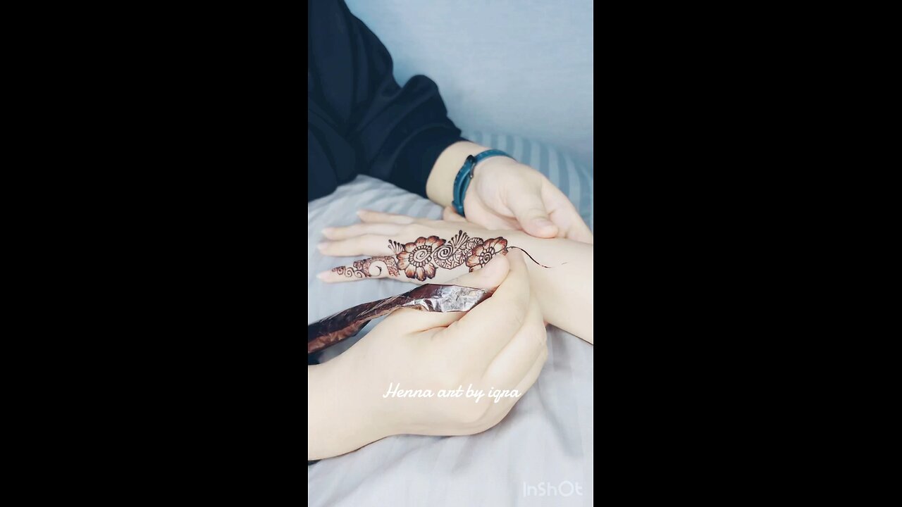 Stunning Henna Art | Beautiful Floral & Leaf Mehndi Design