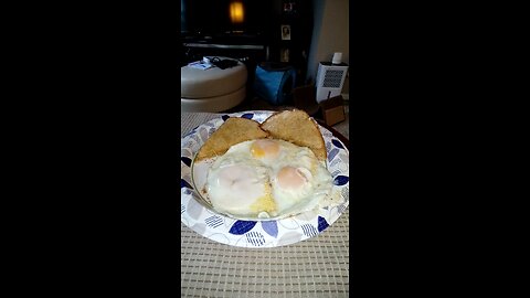Eating Simple Truth Natural Cage Free Grain Fed Large Brown Eggs, Dbn, MI, 6/13/25