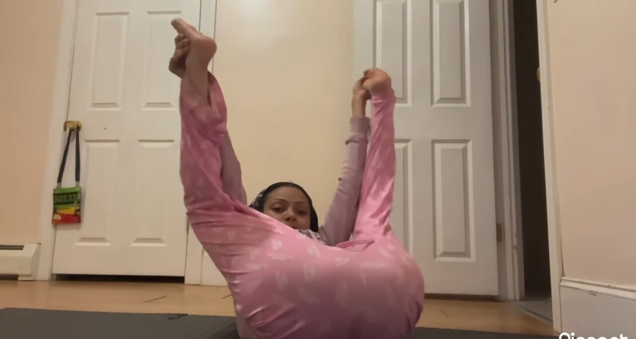 Black Girl Evening Yoga Twerk Routine 🙃