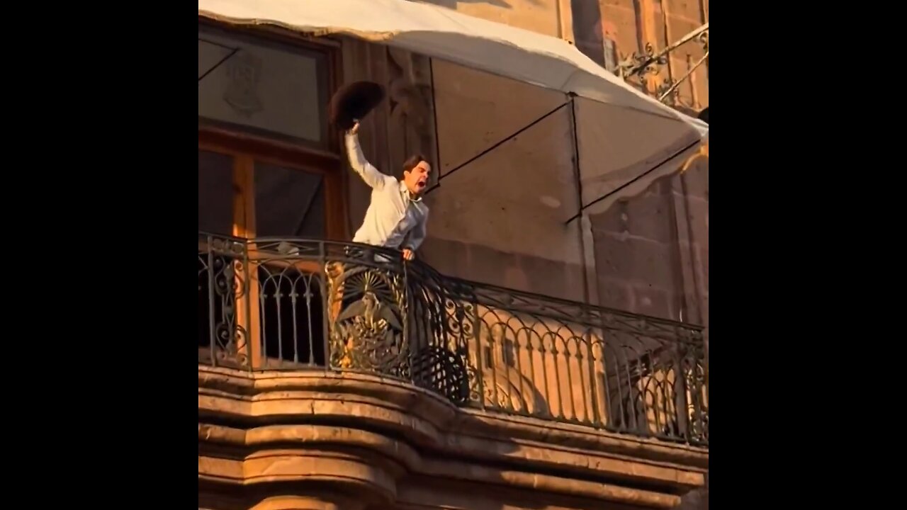 Manifestantes toman violentamente palacio de Gobierno tras el asesinato de alcalde en México