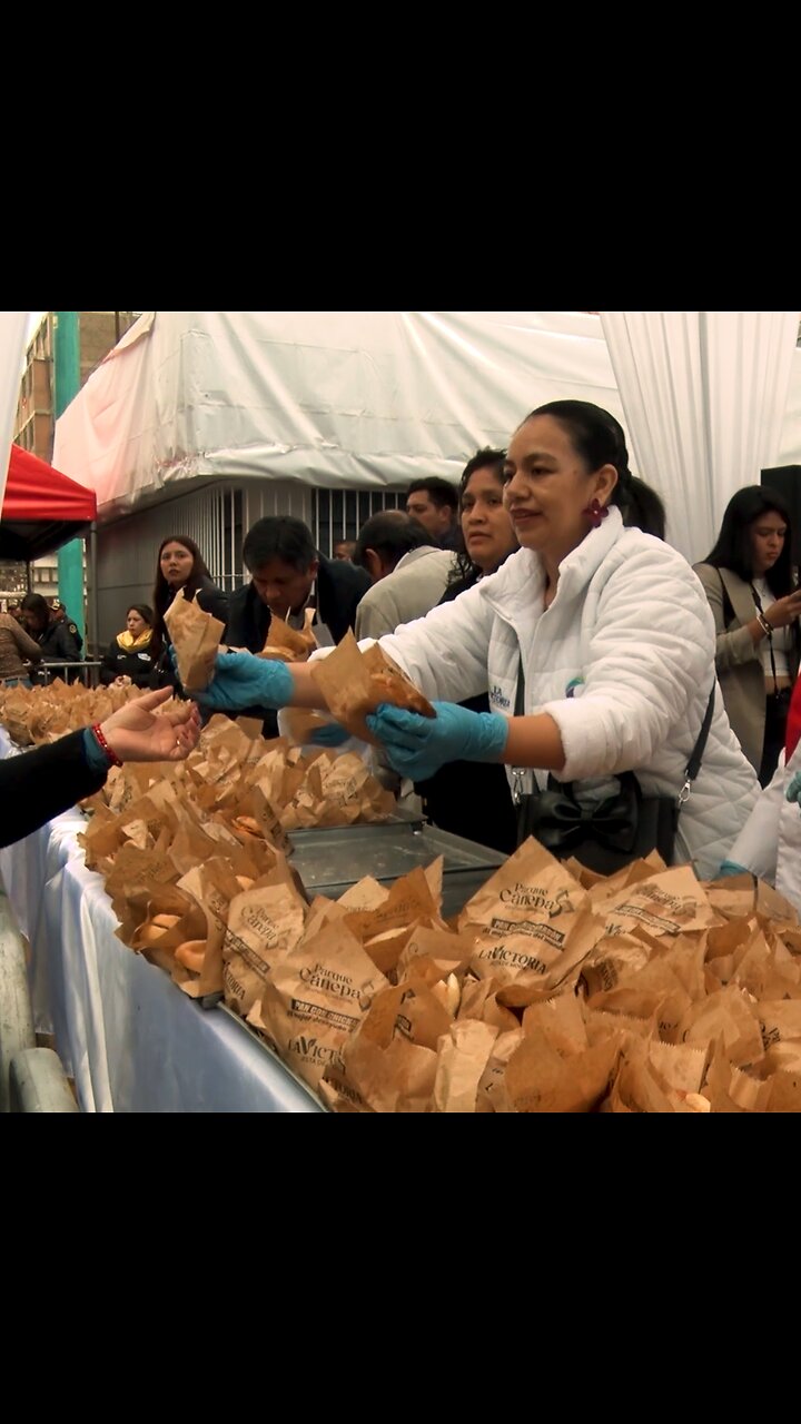 🇵🇪 Lima celebra con 10.000 panes con chicharrón el oro mundial del desayuno