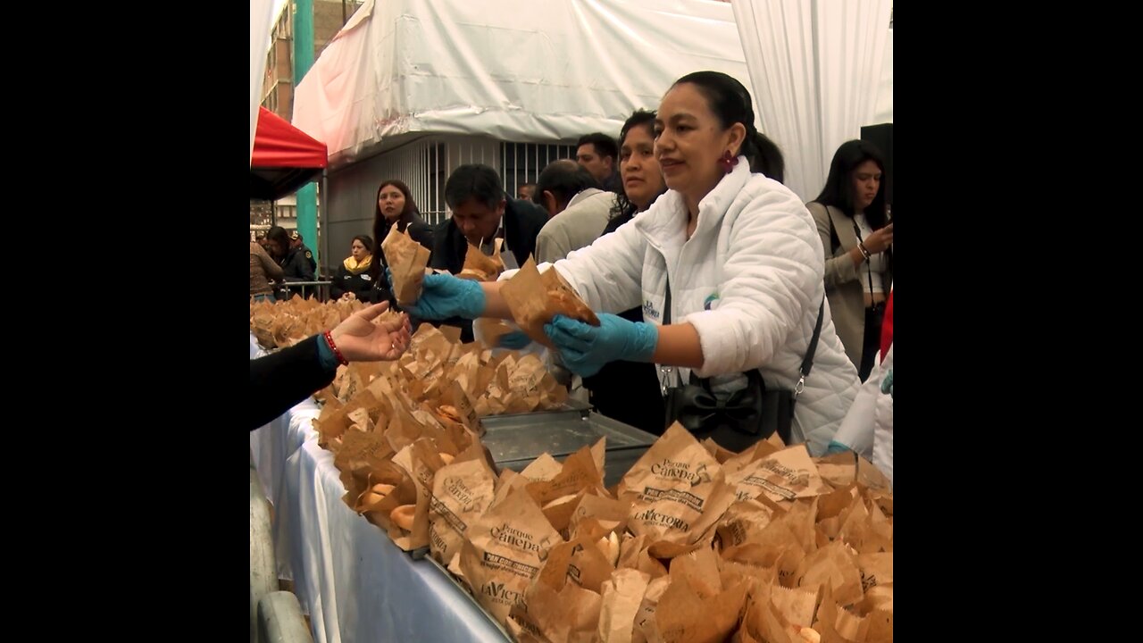 🇵🇪 Lima celebra con 10.000 panes con chicharrón el oro mundial del desayuno