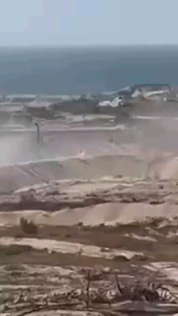 Thousands of Gazans broke into the food distribution complex