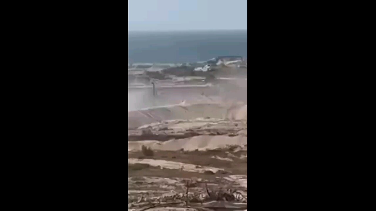 Thousands of Gazans broke into the food distribution complex