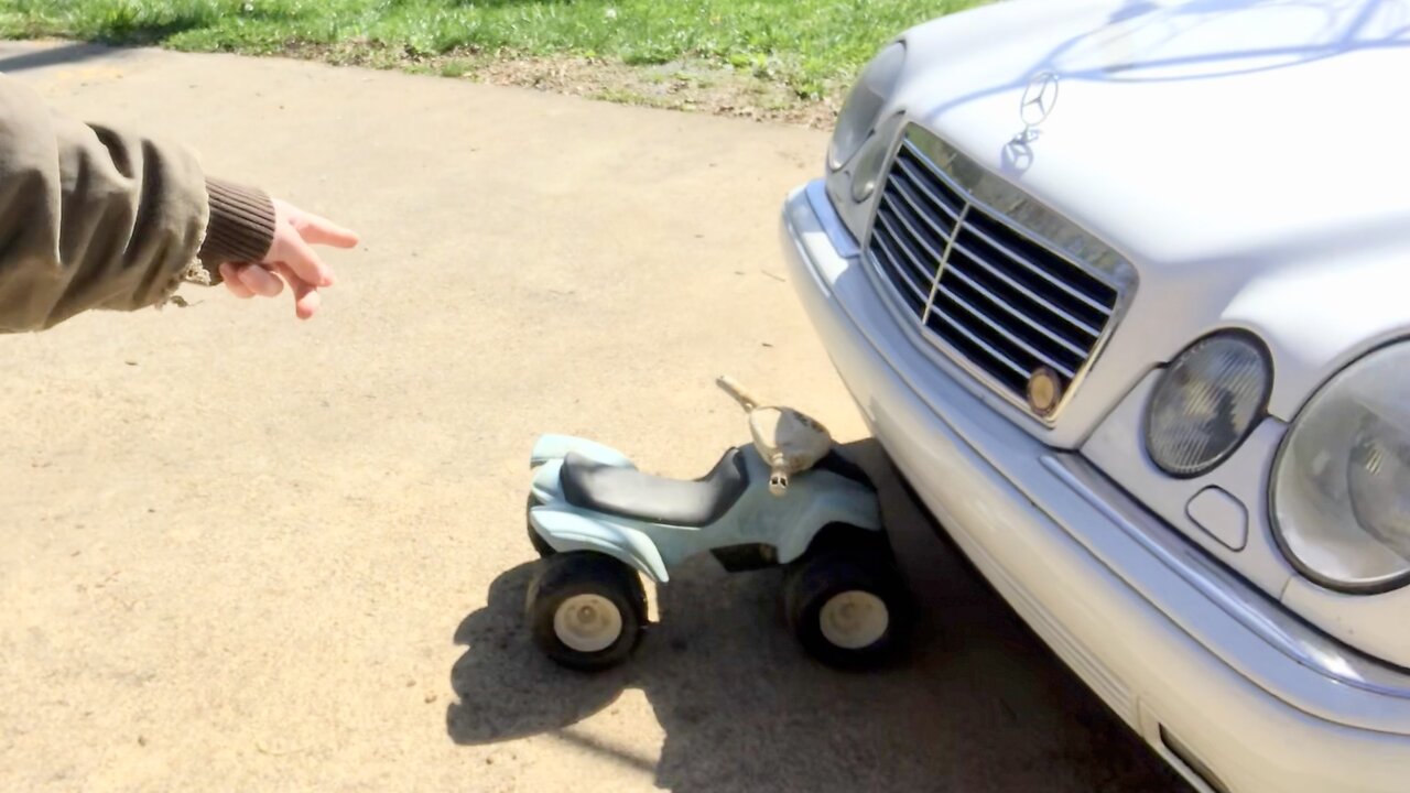 Car Crash! "Hit And Run" (Funny)