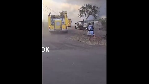 BRUSH-WILDFIRE DESTROY HOMES🚒👨‍🚒💦🔥🏠🔥🏡IN MAILI HONOLULU🇺🇸🧑‍🚒🏘️🔥🚒💫