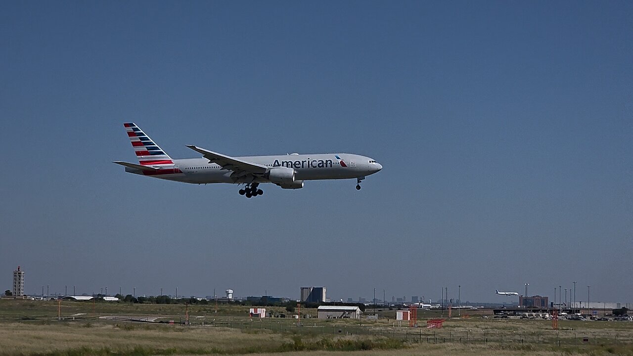 AMERICAN 239 HEAVY landing