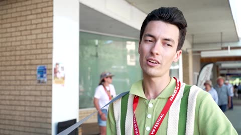 Heat can't stop Elvis buskers at Parkes Festival competition