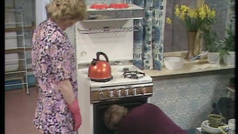 SOME MOTHERS DO ;AVE EM S01E06 - The Psychiatrist