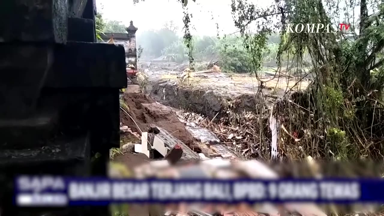 Bali floods kill 14, search continues for 2 missing