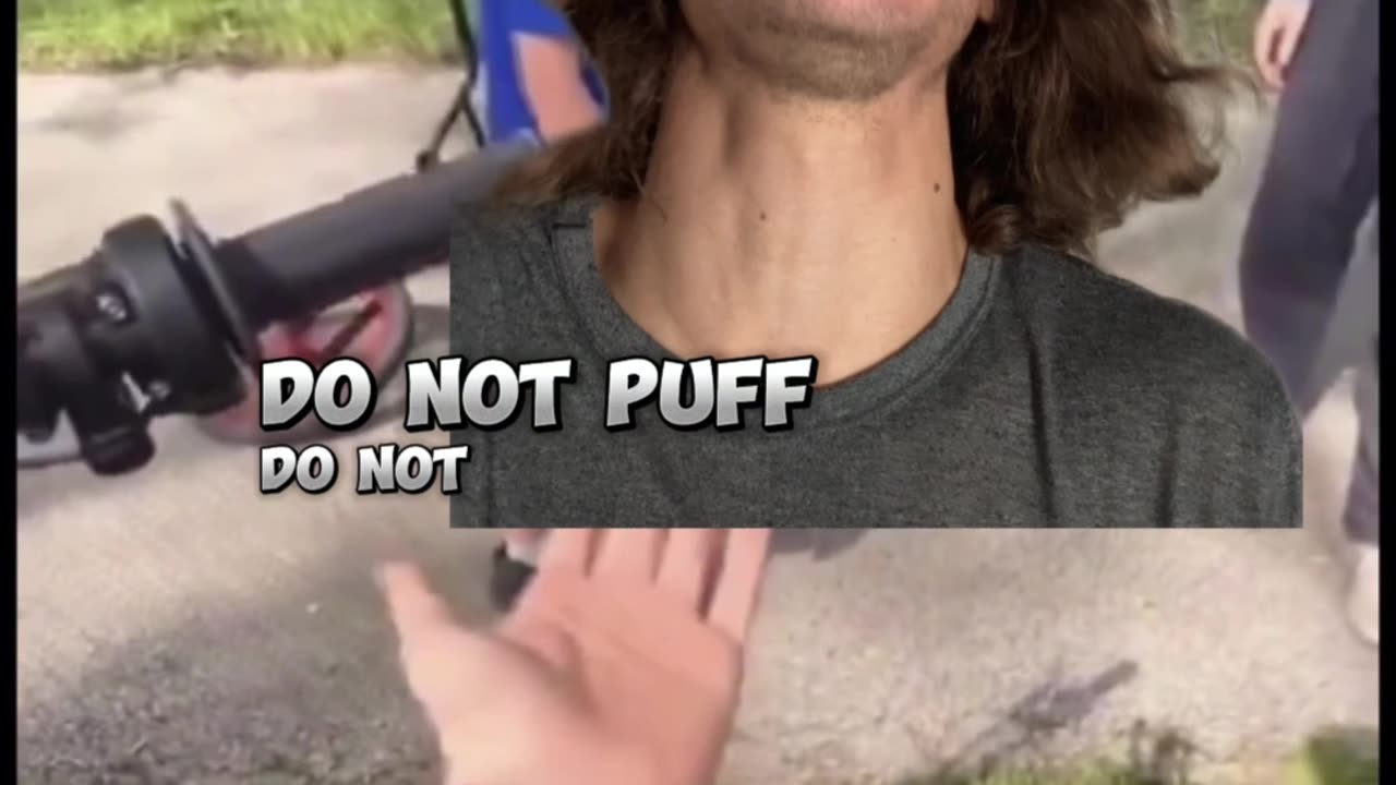 kid has his back