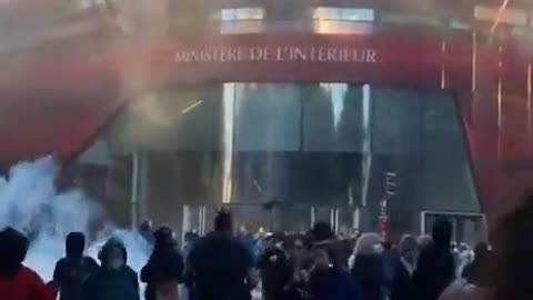 Left-wing protesters in France attacked the Ministry of the Interior building.