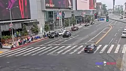 LA Officers Shoot Suspect Armed With Machete