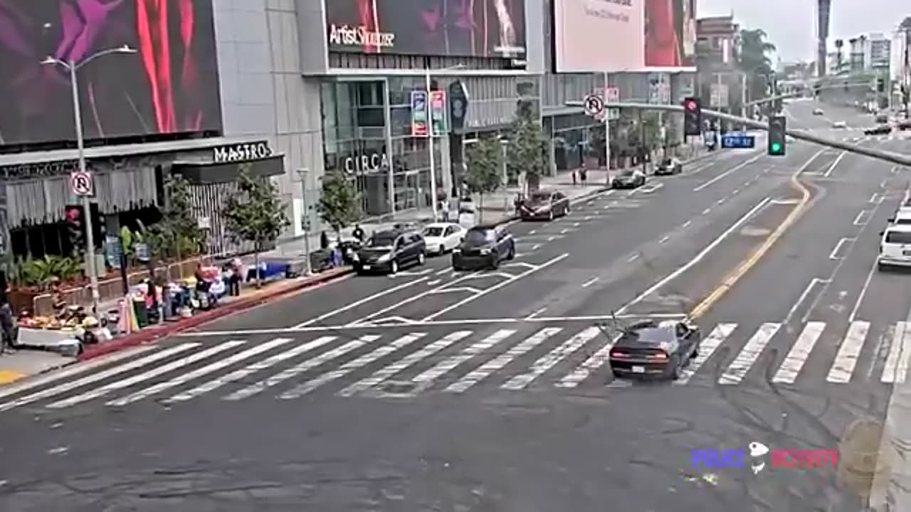 LA Officers Shoot Suspect Armed With Machete