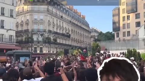 Syringe attacks in France! 💉🇫🇷#Digitalnomad #SyringeAttack #France (1)