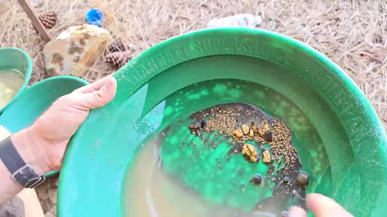 Panning Out a $100,000 Bucket of Gold Paydirt!