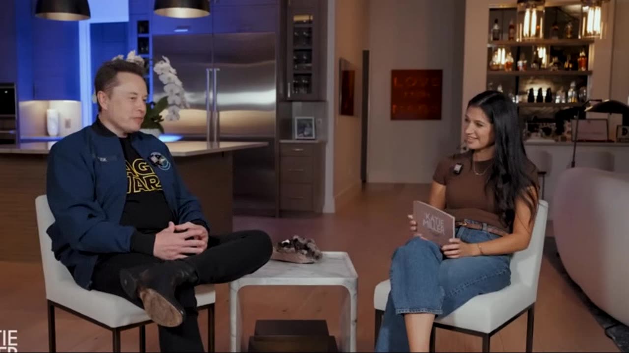 Илон Маск дает интервью Кэти Миллер.