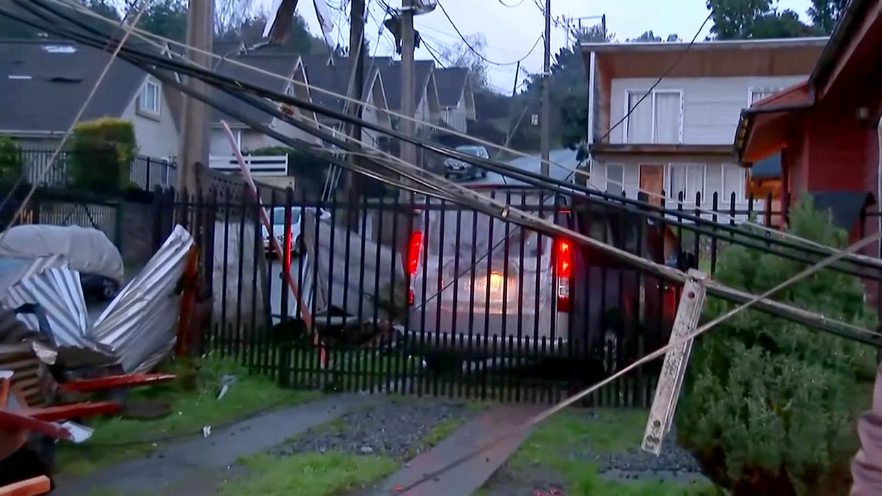 Chile tornado injures 19 people, damages hundreds of buildings