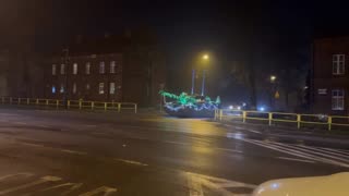 Idziesz sobie wieczorem ulicami Zabrza, a tutaj nagle... świąteczny czołg Leopard 1 :)