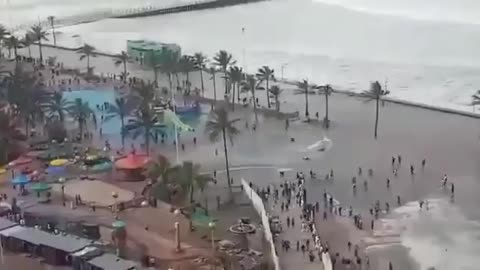 Horrific scenes of people fleeing the Tussami, caused by the earthquake in Russia