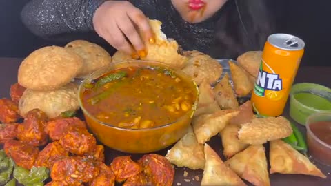 ASMR_EATING_KACHORI,ALOO_SABZI,DAHIPURI,SAMOSA,SCHEZWAN_MOMO__EATING_SHOW_