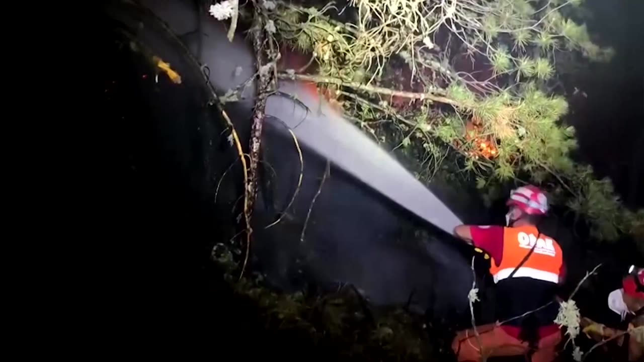 Firefighters battle overnight to contain Turkey wildfires