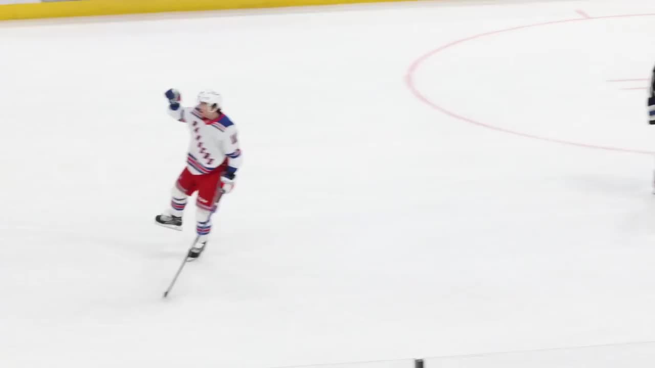 NHL - Make that an eight-game point streak for Artemi Panarin! 🥖